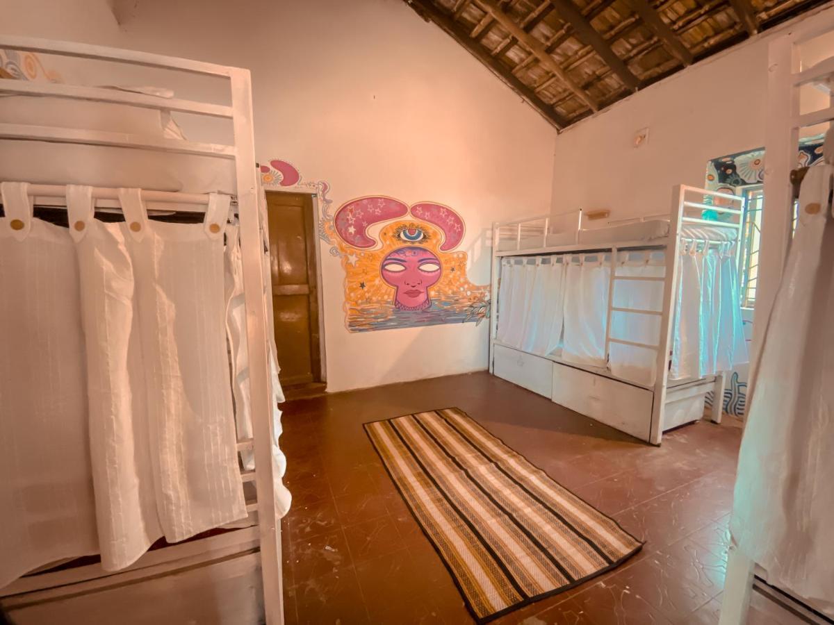 Gaia Hostels Анджуна Екстериор снимка
